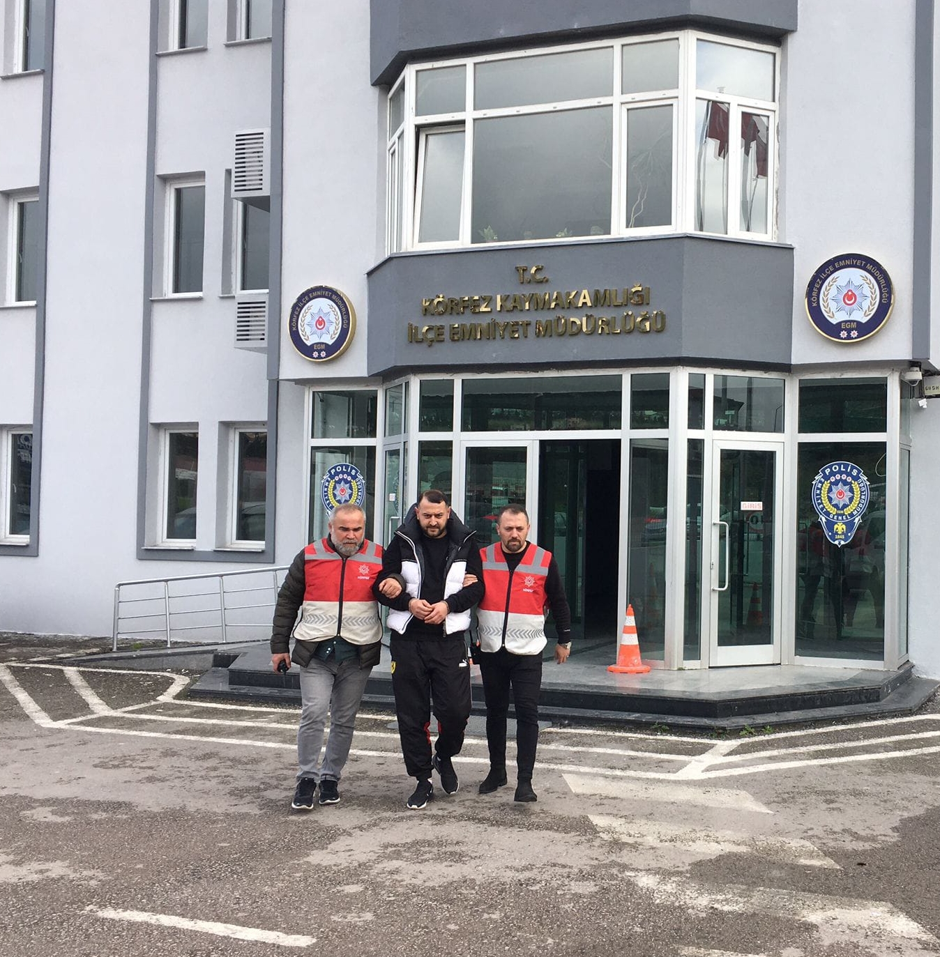 Tartıştığı muhtarı tabancayla vuran davulcu tutuklandı