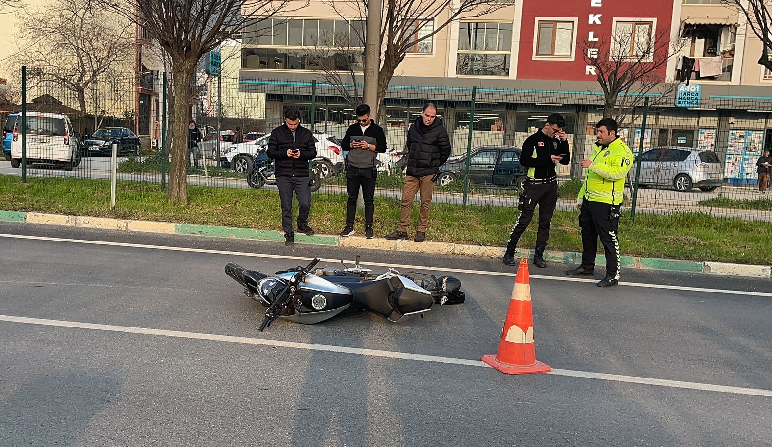 Kaza yapan motosiklet sürücüsü öldü