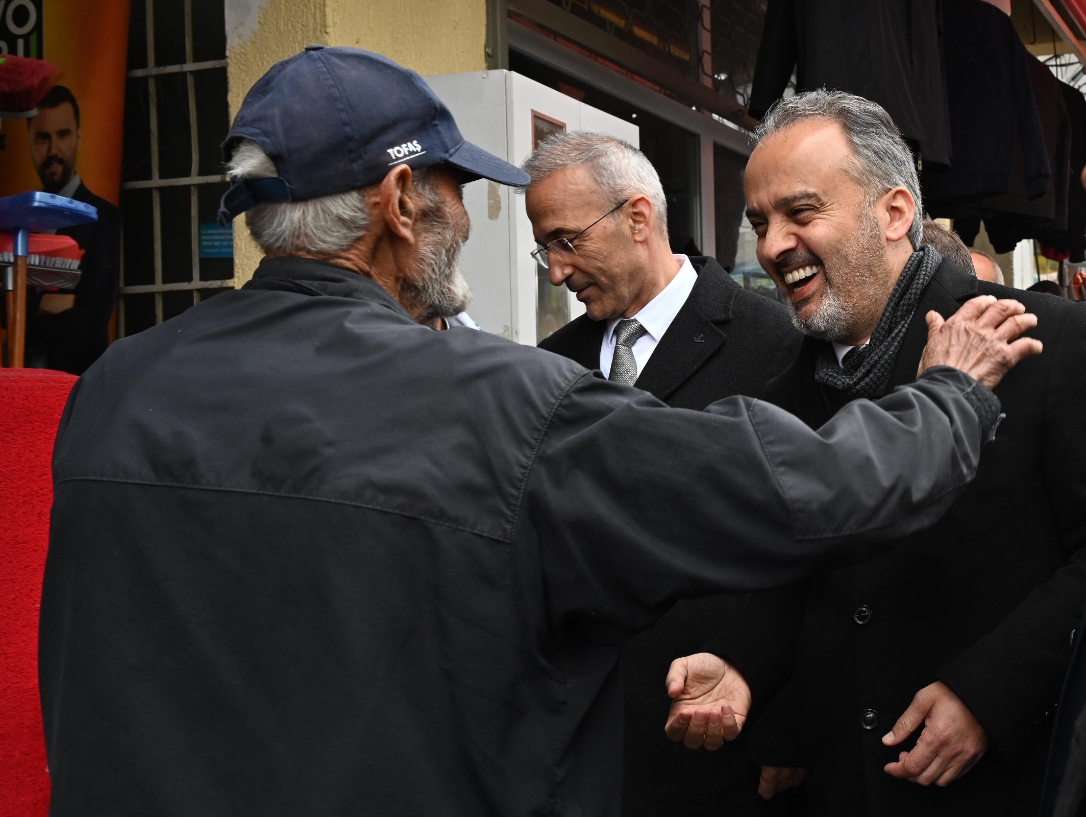 Bursa Büyükşehir Belediyesi 50 bin emekliye bayram destek çeklerini ulaştırdı