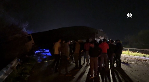 Tırla çarpışan otomobildeki 2 kişi hayatını kaybetti