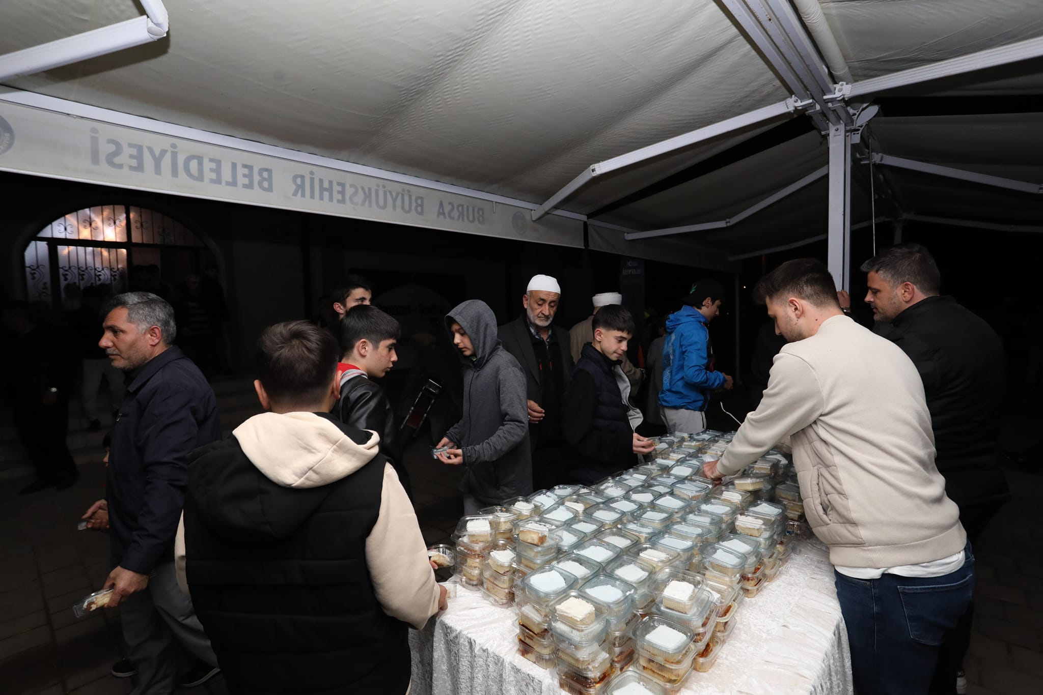 Teravih programları Akhisar Fatih Camiinde devam etti