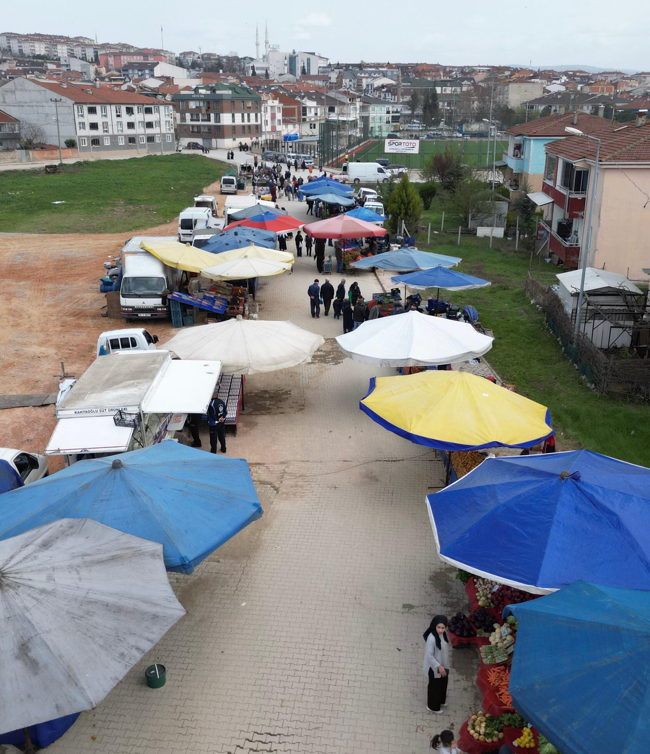 Cumhuriyet Mahallesi Semt Pazarı kurulmaya başladı