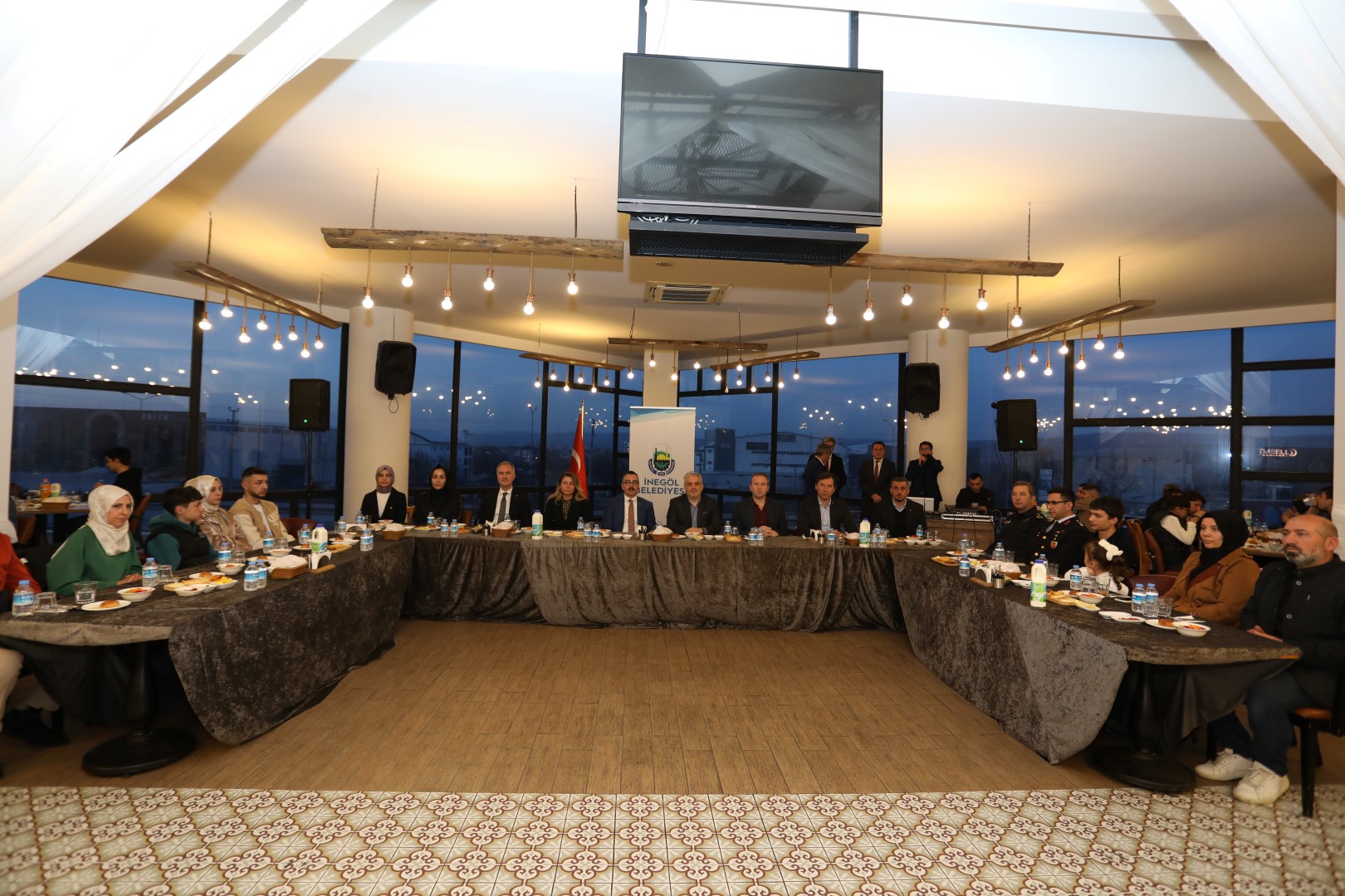 İNEGÖL PROTOKOLÜ ŞEHİT AİLELERİ VE GAZİLERLE İFTARDA BULUŞTU