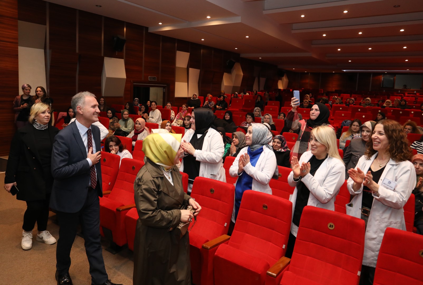 BAŞKAN TABAN İNESMEK KURSİYERLERİYLE BULUŞTU