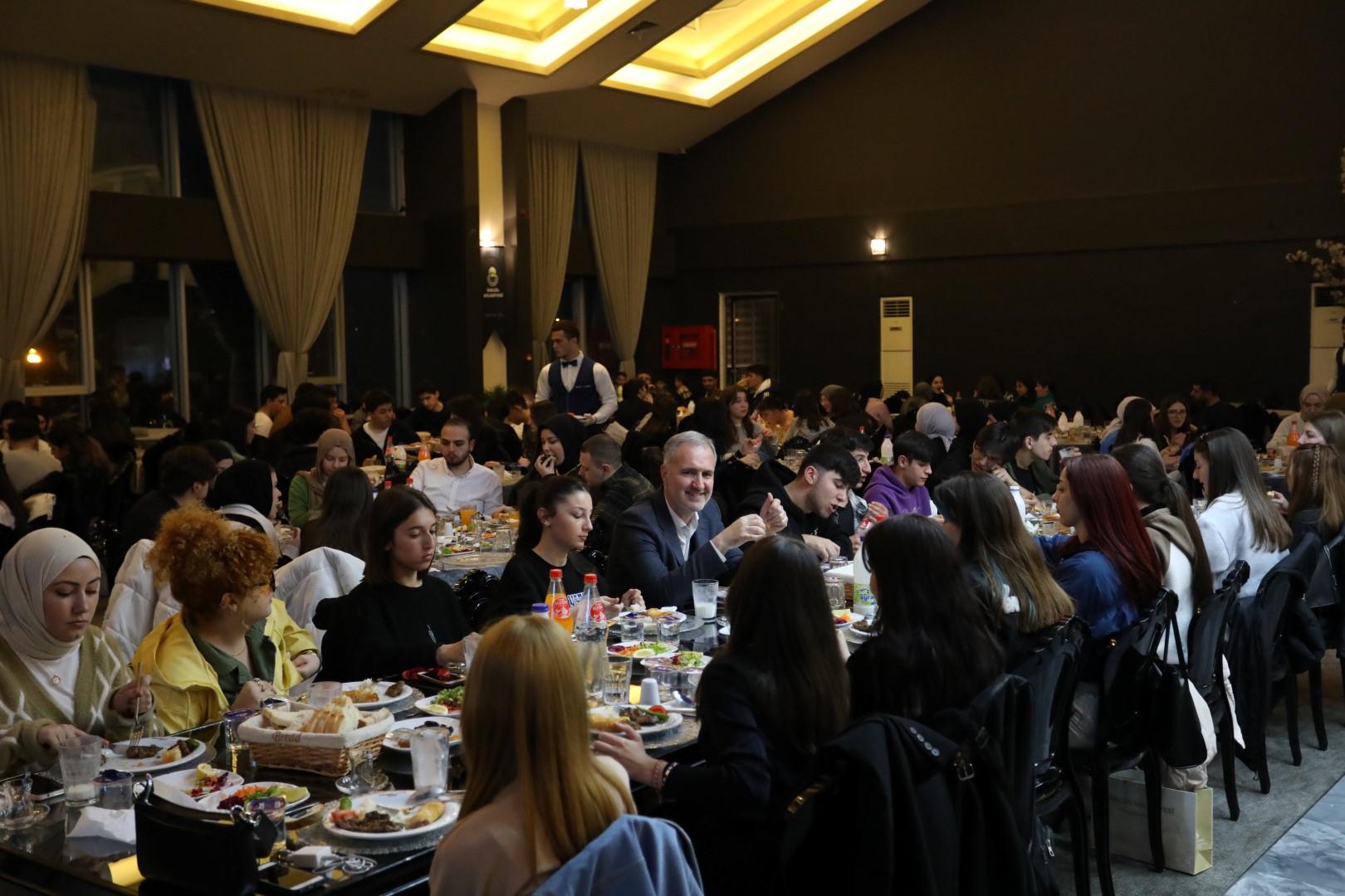 Başkan Taban gençlerle iftarda buluştu