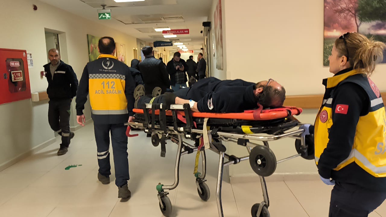 Üzerine kumaş balyalar devrilen işçi yaralandı