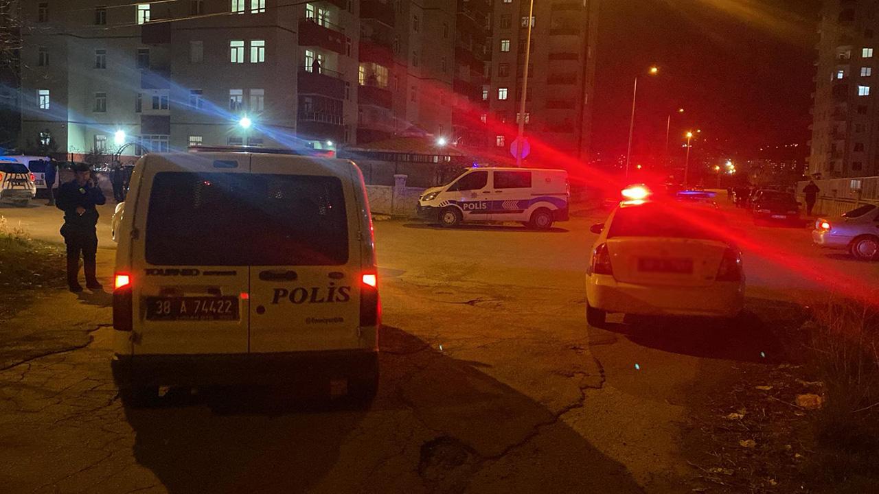 Kurusıkı tabancayla oynayan 2 çocuk yaralandı