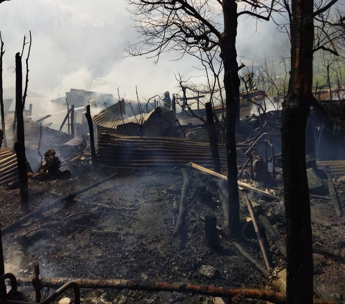 Kırsal mahallede çıkan yangında 4 ev zarar gördü