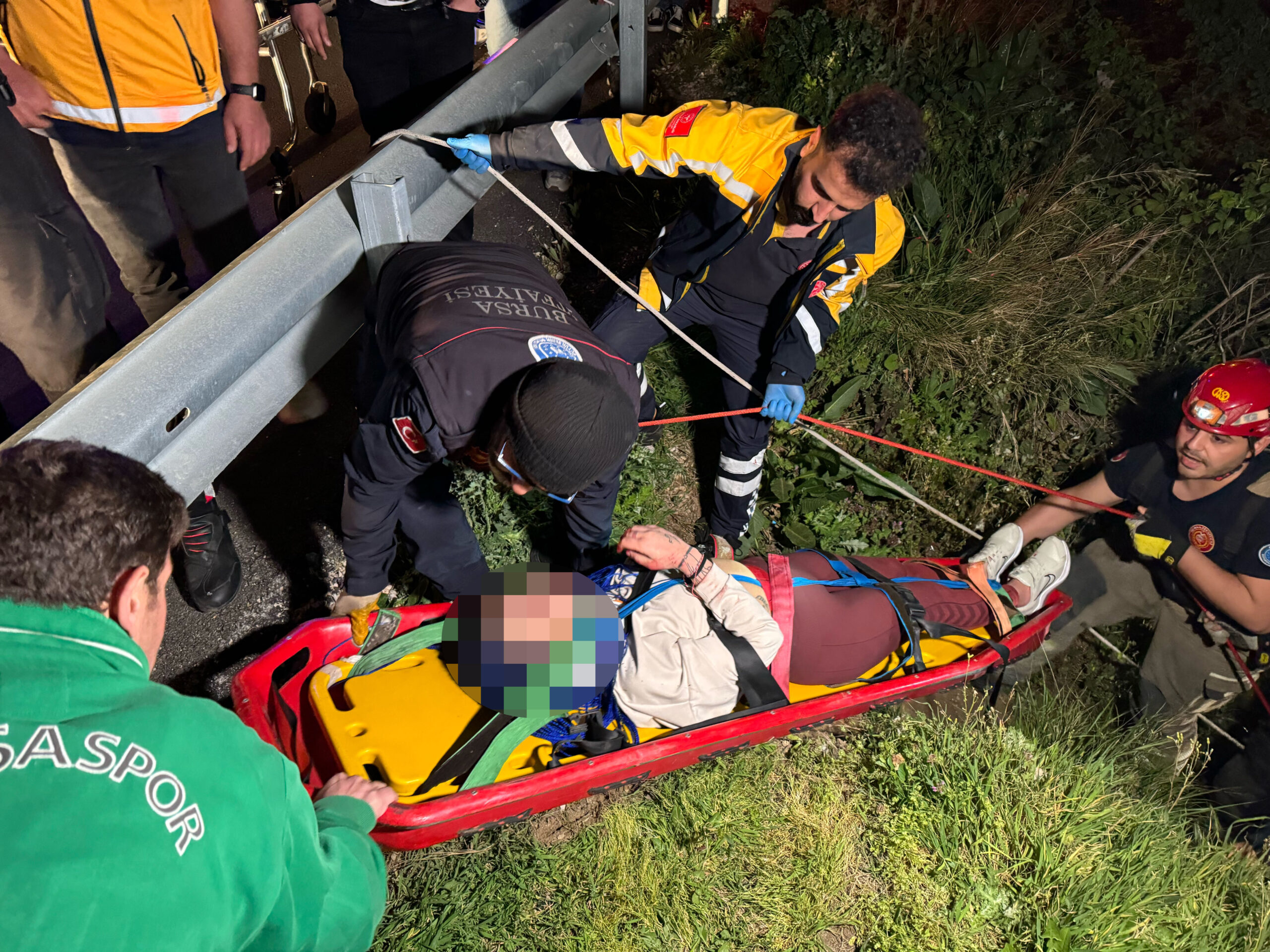 İstinat duvarından düşen kadın yaralandı