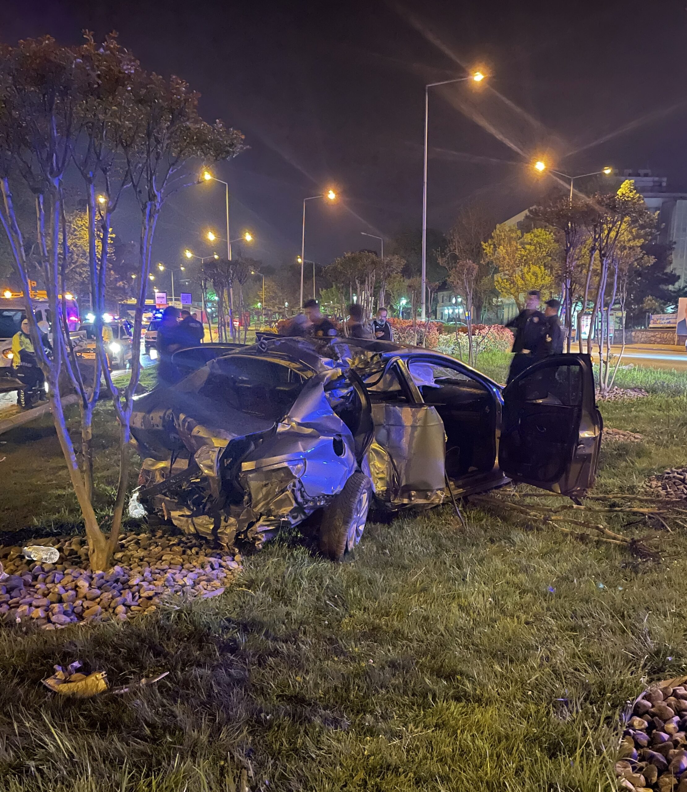 Ok gibi bariyerlere saplandı