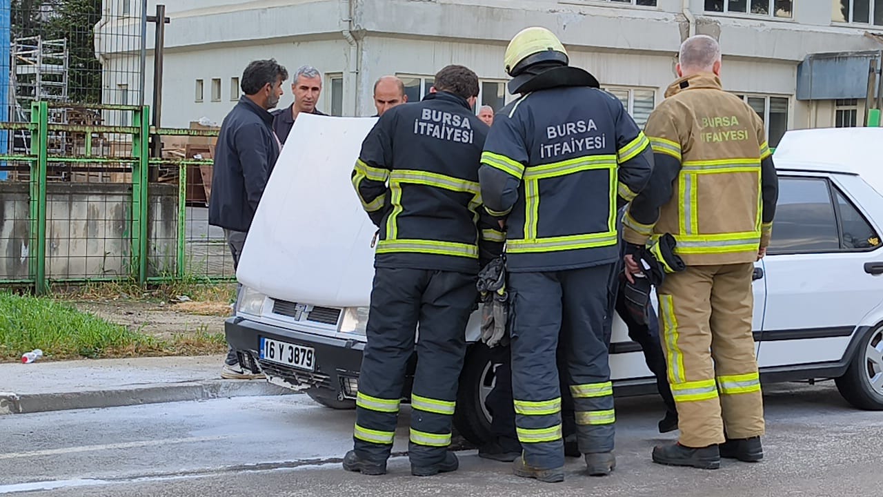 İnegöl’de seyir halindeki araçta çıkan yangın söndürüldü