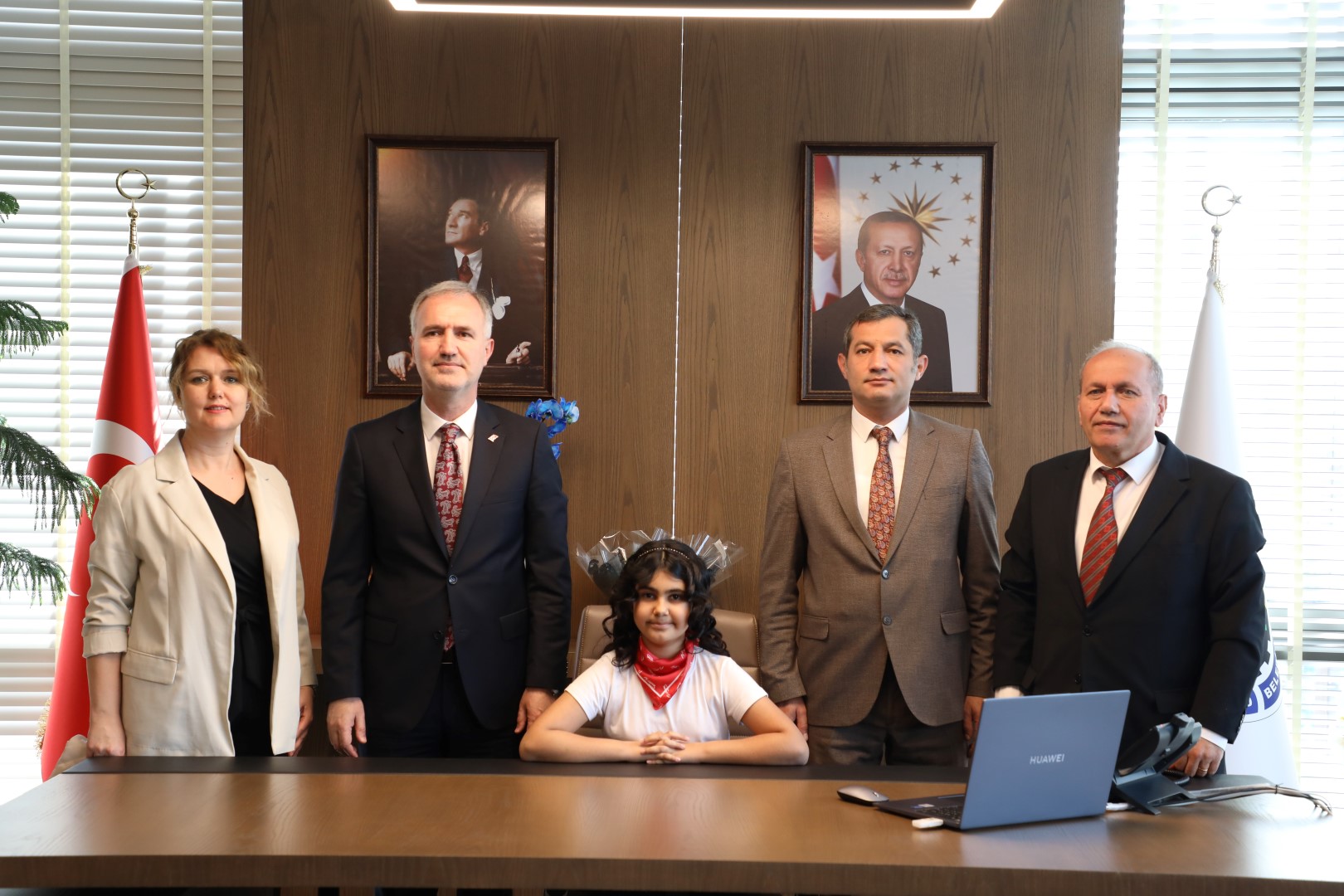 İnegöl Belediyesi’nde başkanlık makamı çocuklara verildi