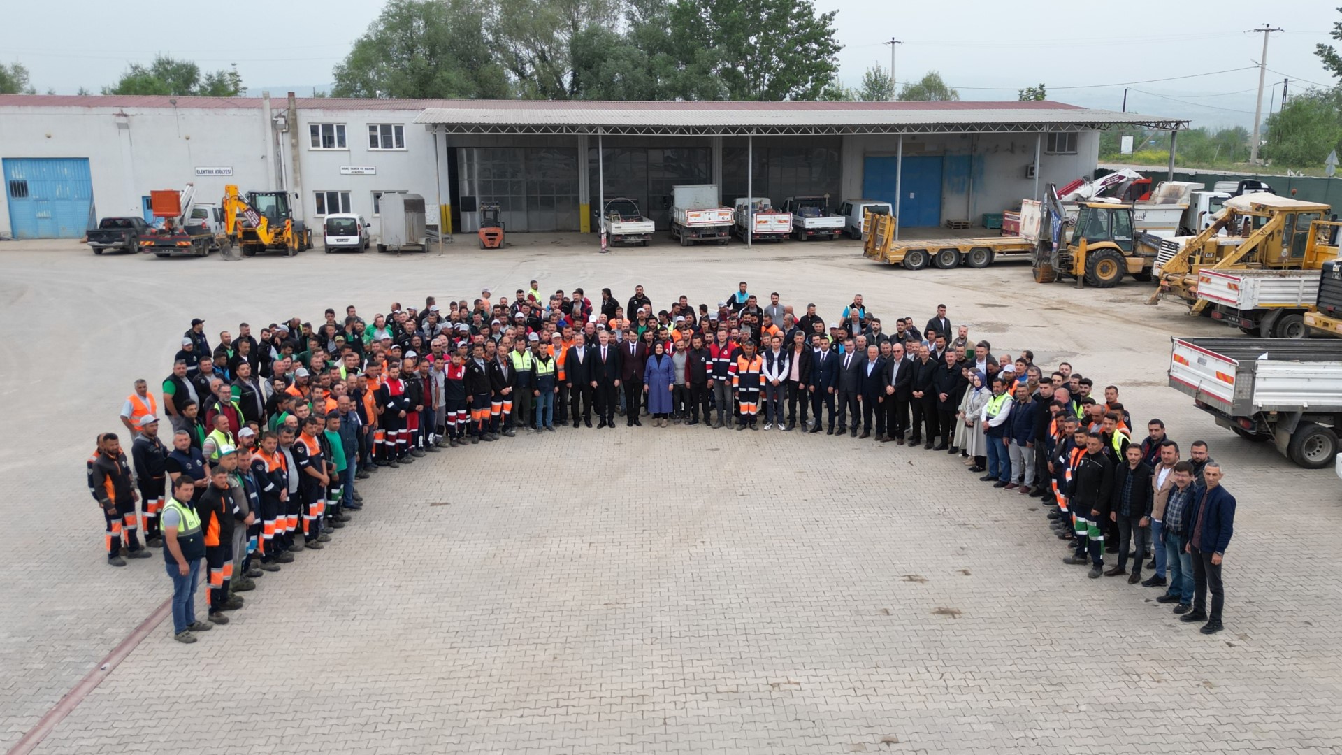 “TÜM ÇALIŞANLARIMIZA EMEK VE GAYRETLERİ İÇİN TEŞEKKÜR EDİYORUM”