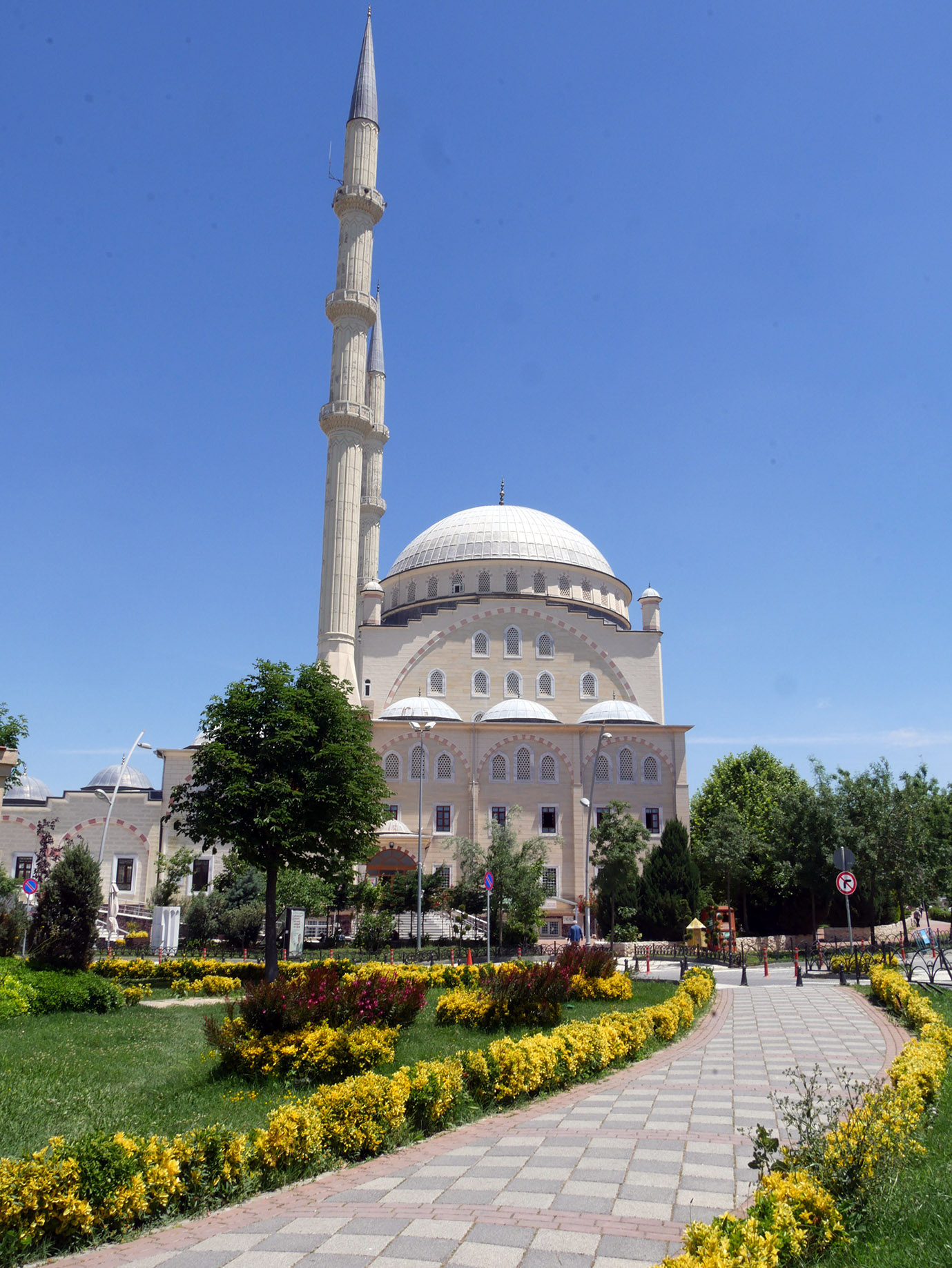 İnegöl’ün eşsiz manzaralı camisi: Kuba Camii