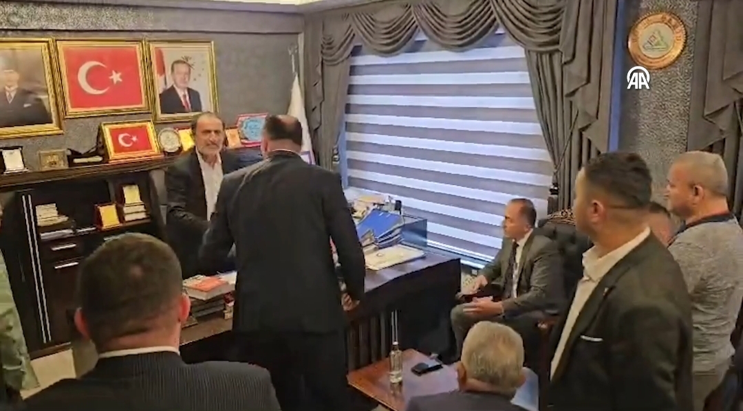 Devir teslim töreninde eski belediye başkanı ile milletvekili tartıştı