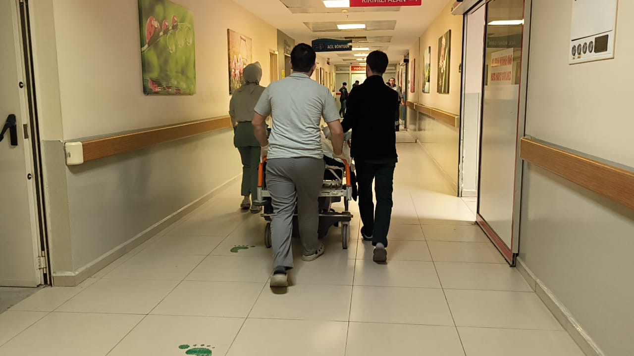 Önce bıçakla yaraladı, sonra teslim oldu