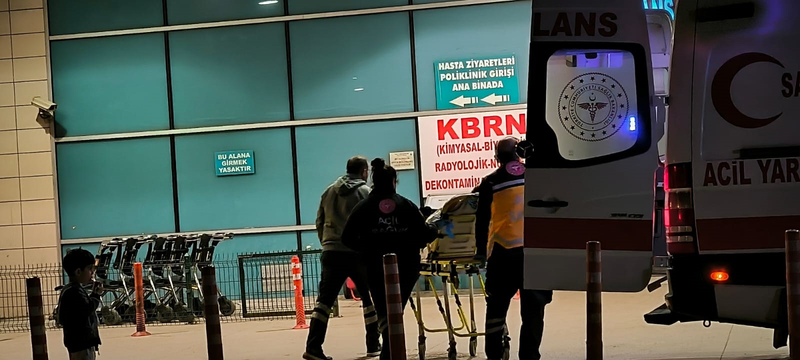 Çukurdan seken motosiklet devrildi: 2 yaralı