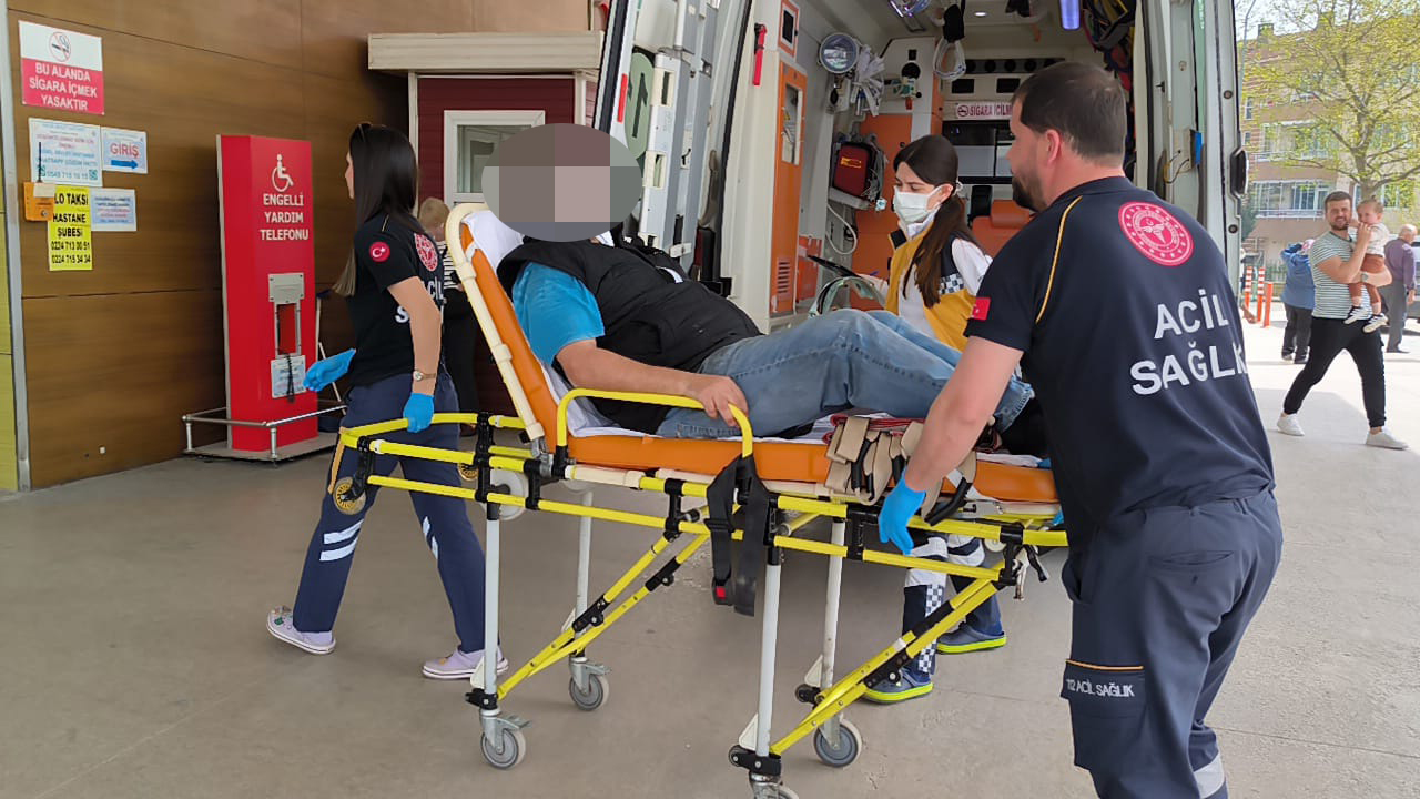 Elektrikli motosiklet sürücüsü kazada yaralandı