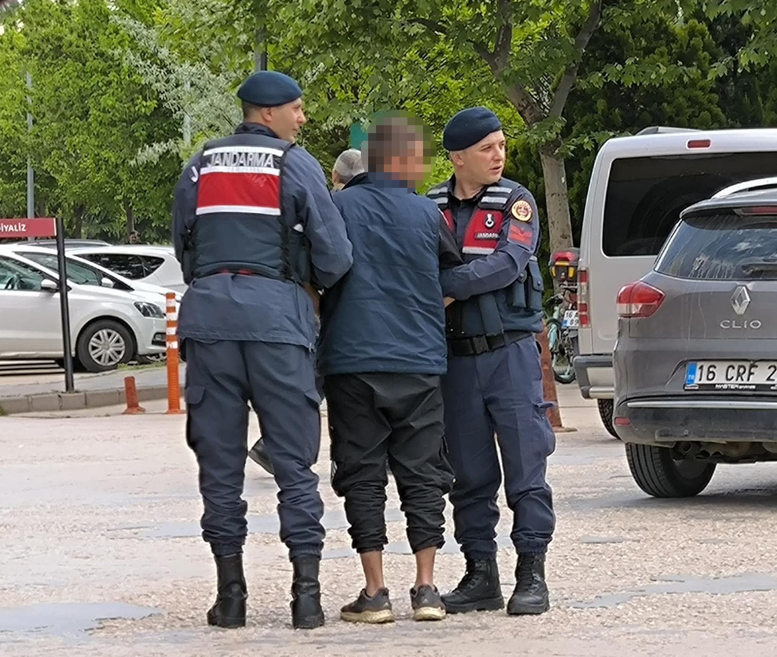 Aranan şahıs Yeniceköy’de yakalandı