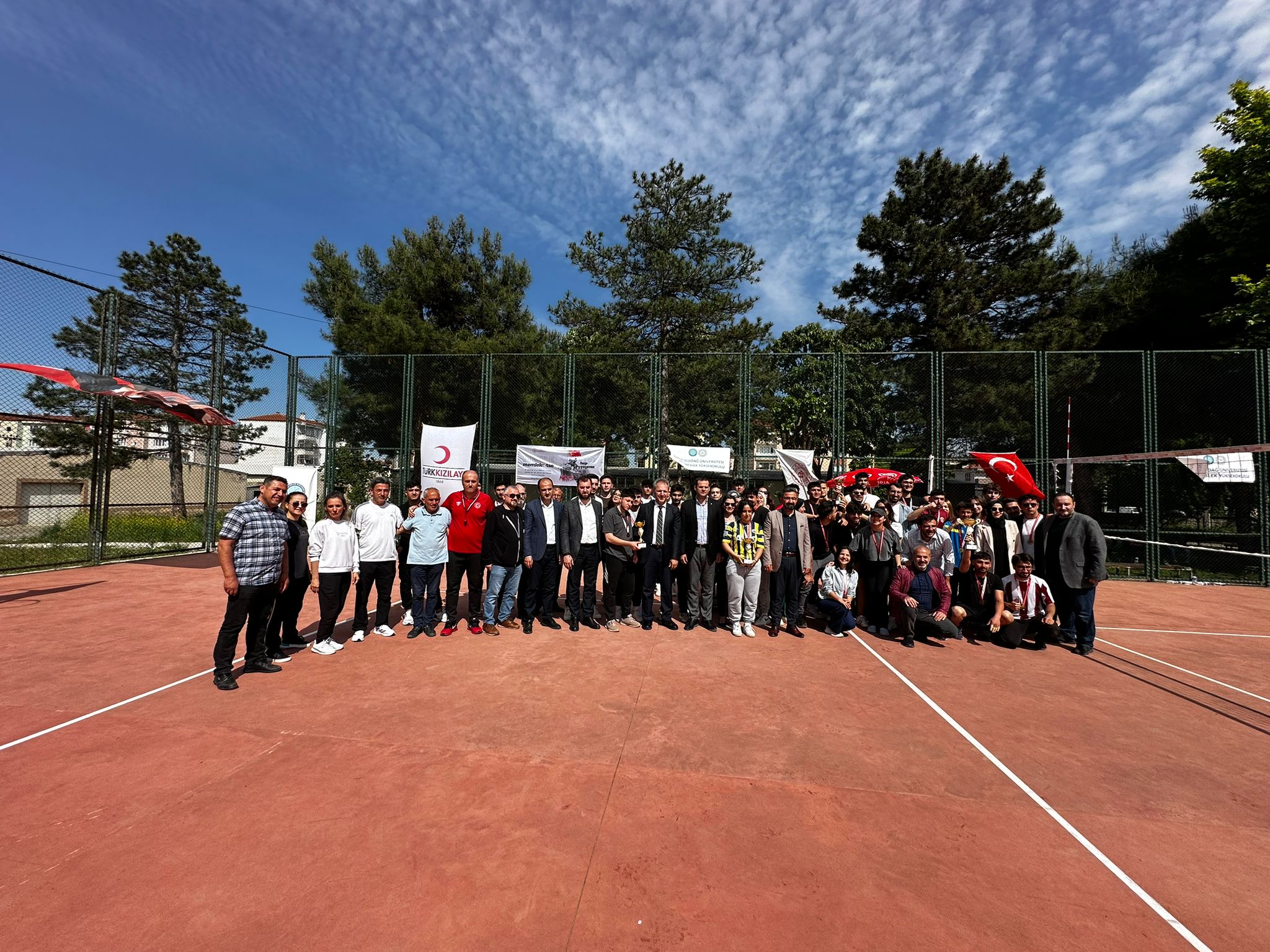 Gençlik ve Spor Bayramı etkinlikleri kapsamında düzenlenen voleybol turnuvası sona erdi