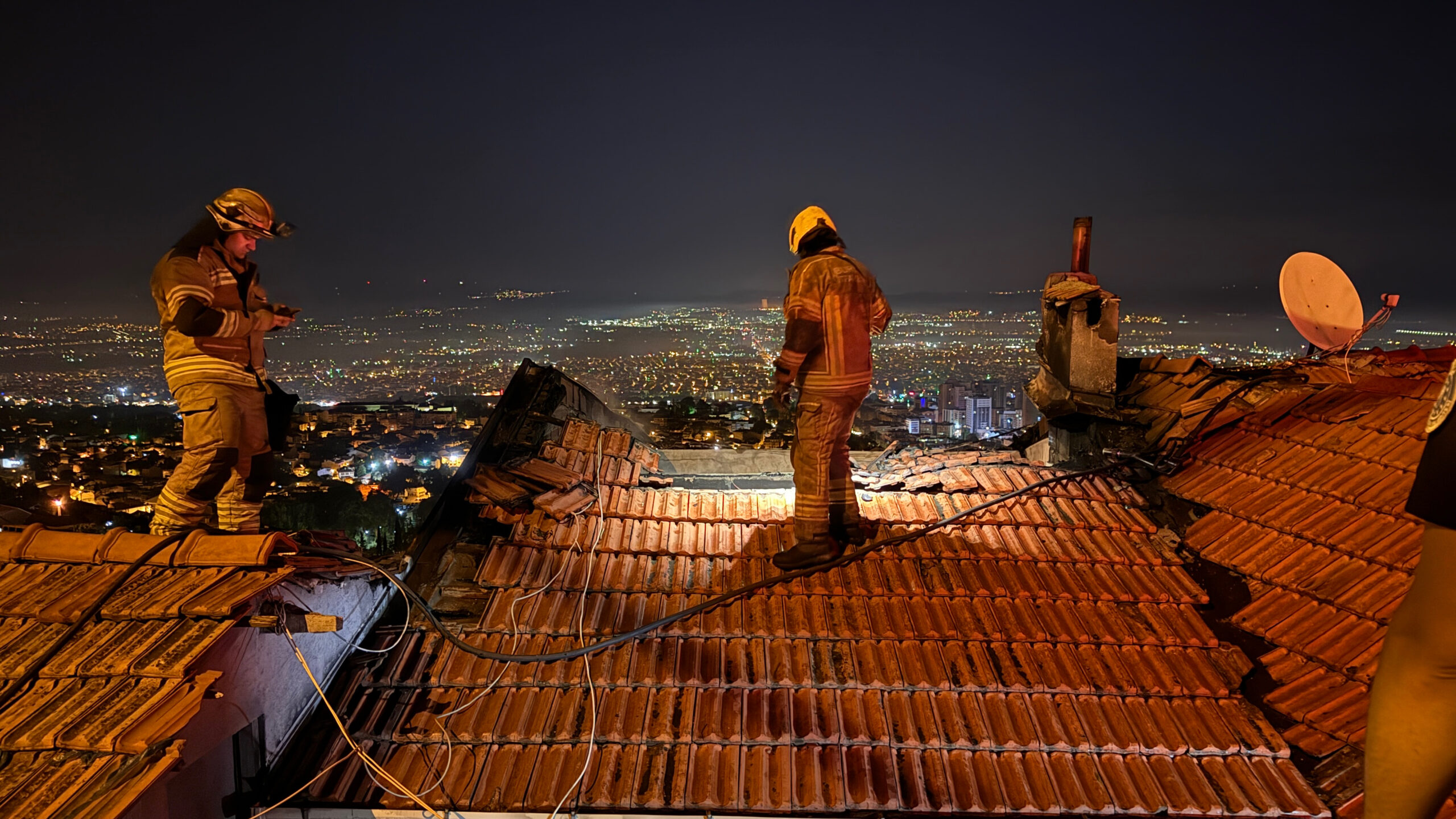 İki katlı evde çıkan yangında yaşlı kadın hayatını kaybetti