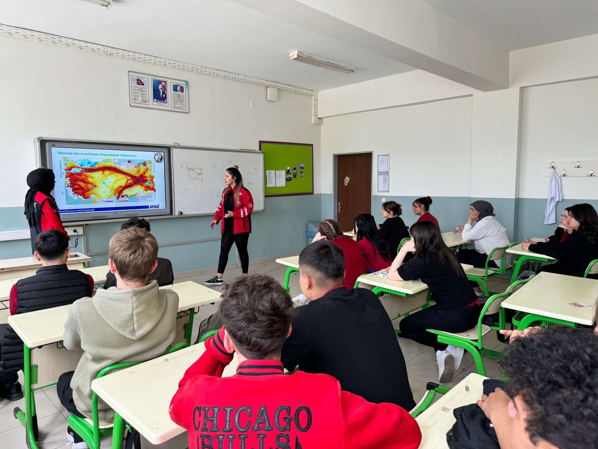 Öğrencilere doğal afet farkındalığı eğitimi verildi