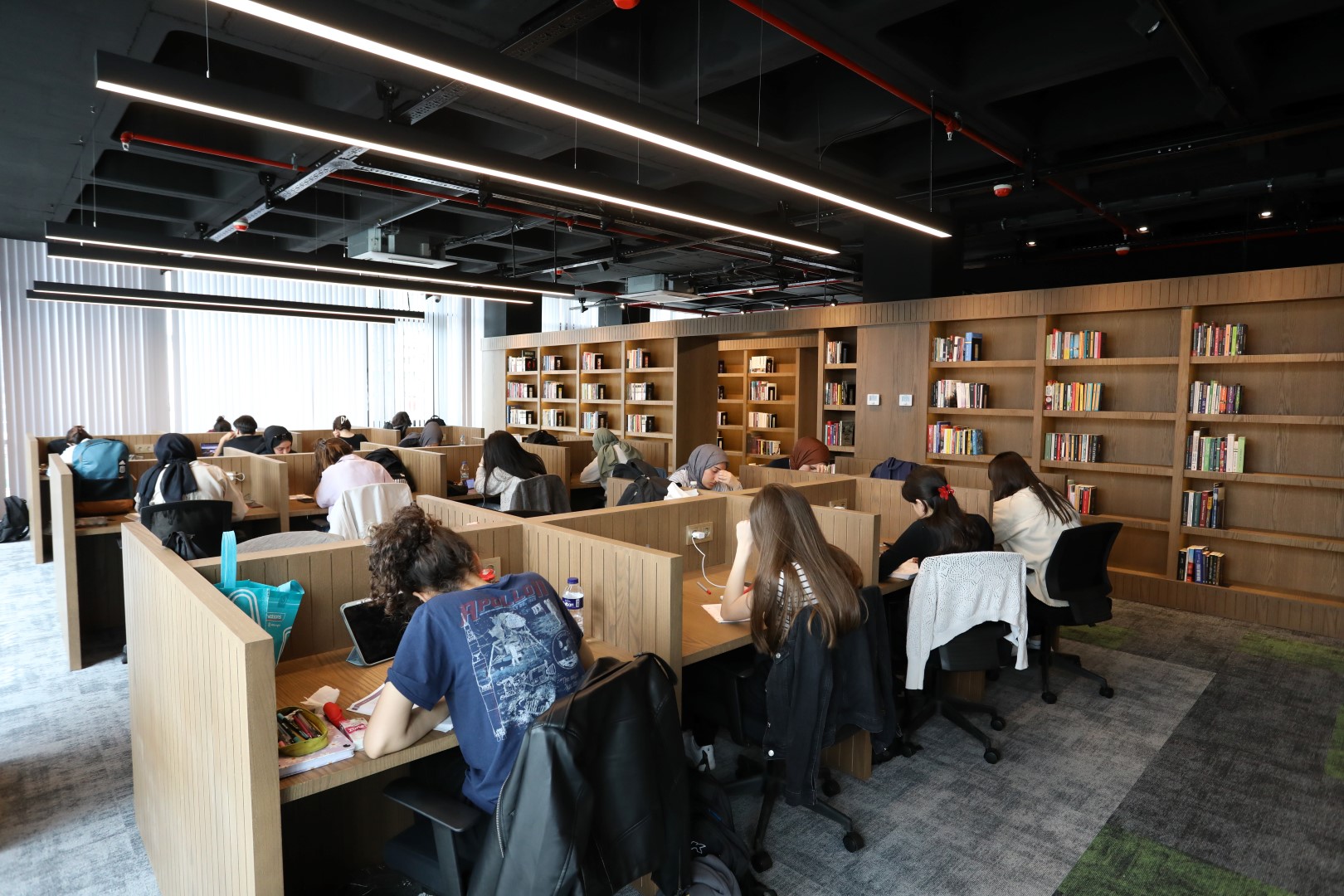 Gençlerin yeni mekanı: Yeni yaşam alanı nöbetçi kitaphane