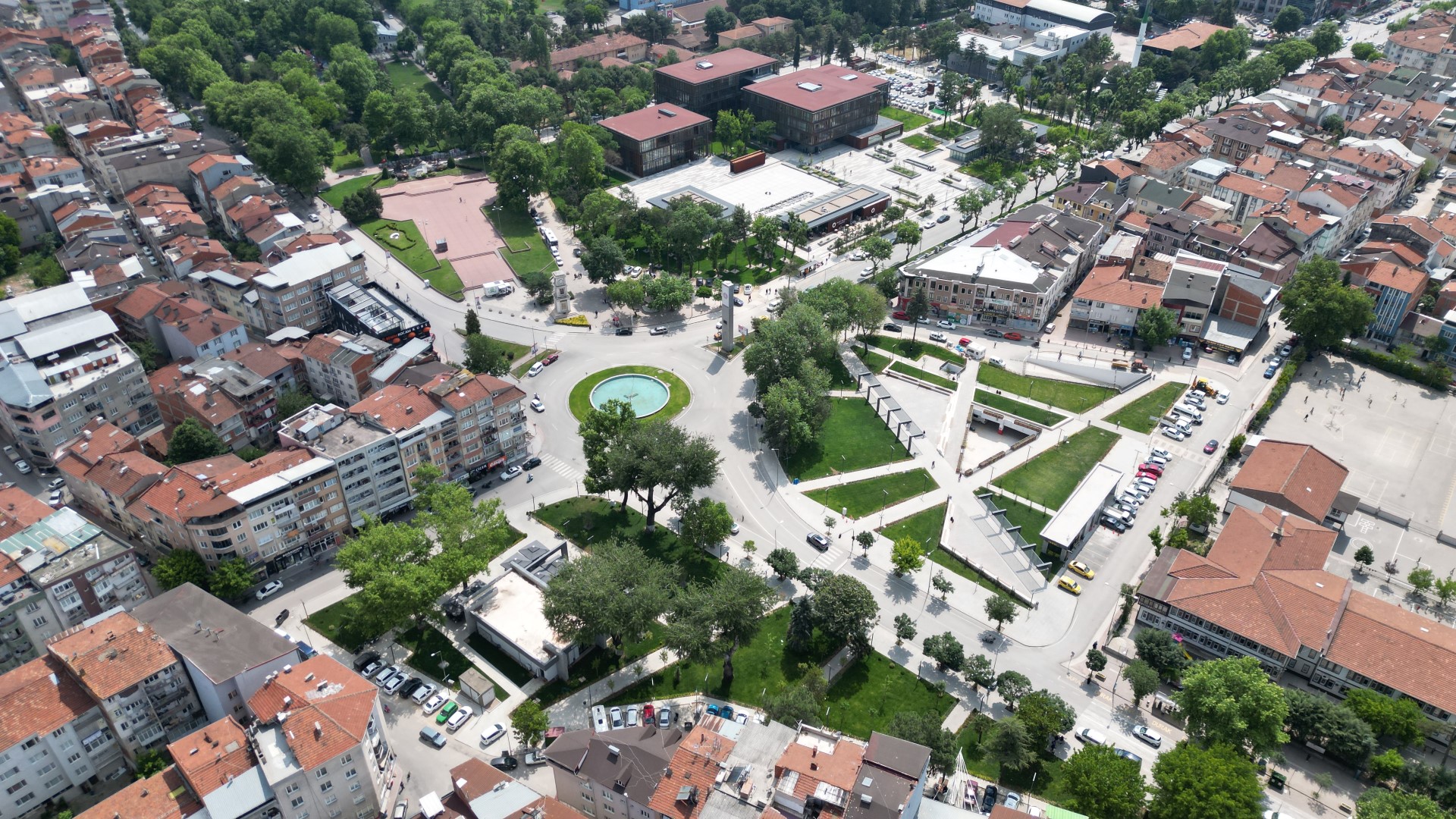 İNEGÖL’E 7/24 YAŞAYAN MERKEZ