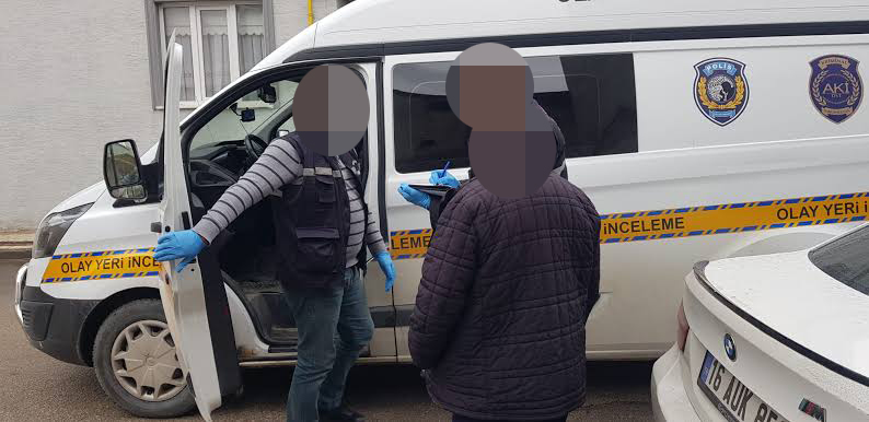 Kardeşi işten çıkarılınca fabrikayı kurşunladı