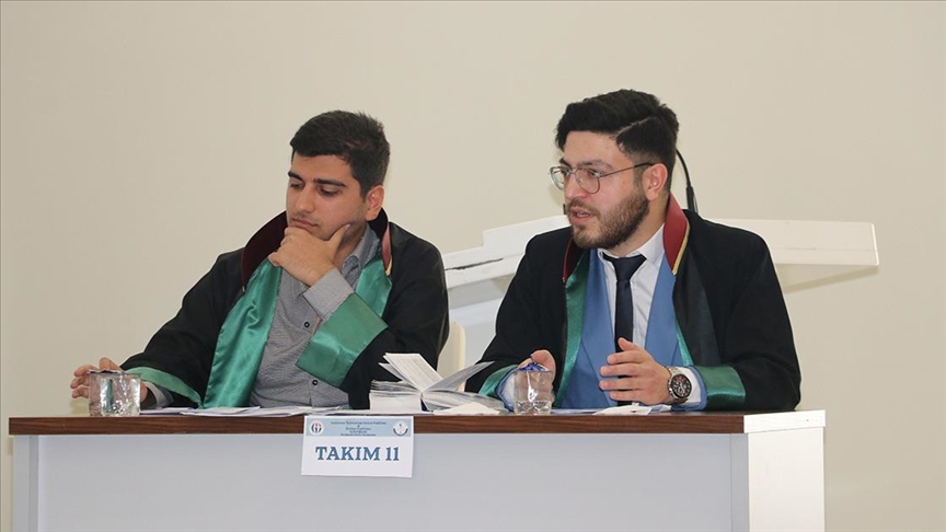 Avukat adayları kurgusal davalarla mesleğe hazırlanıyor