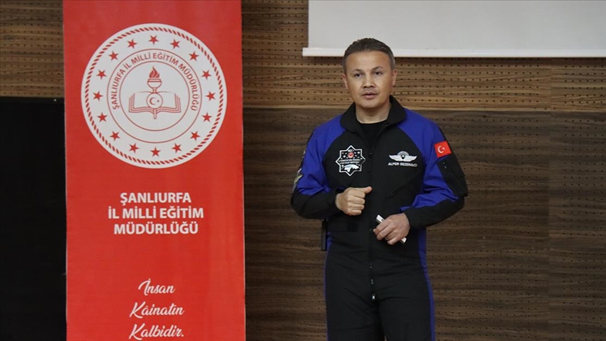 Türkiye’nin ilk astronotu Gezeravcı: Dünyada bilimin farklı alanlarında müthiş derecede agresif atılımlar yapılıyor