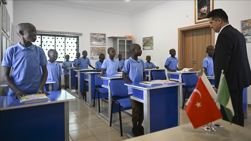 Nijeryalı çocuklar Türkçeyi İstiklal Marşı’yla öğreniyor
