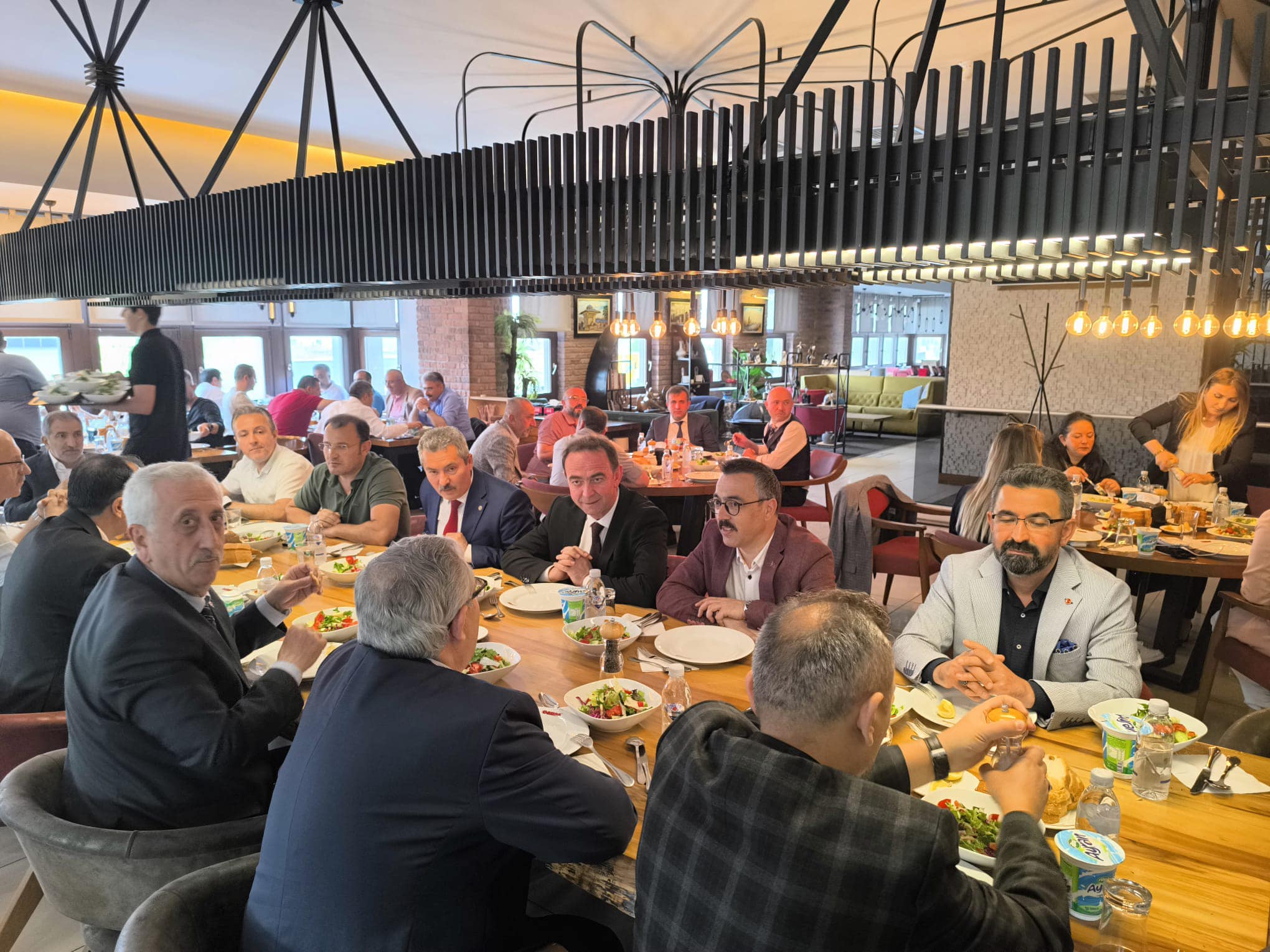 İnegöl MEM’den ‘veda’ yemeği