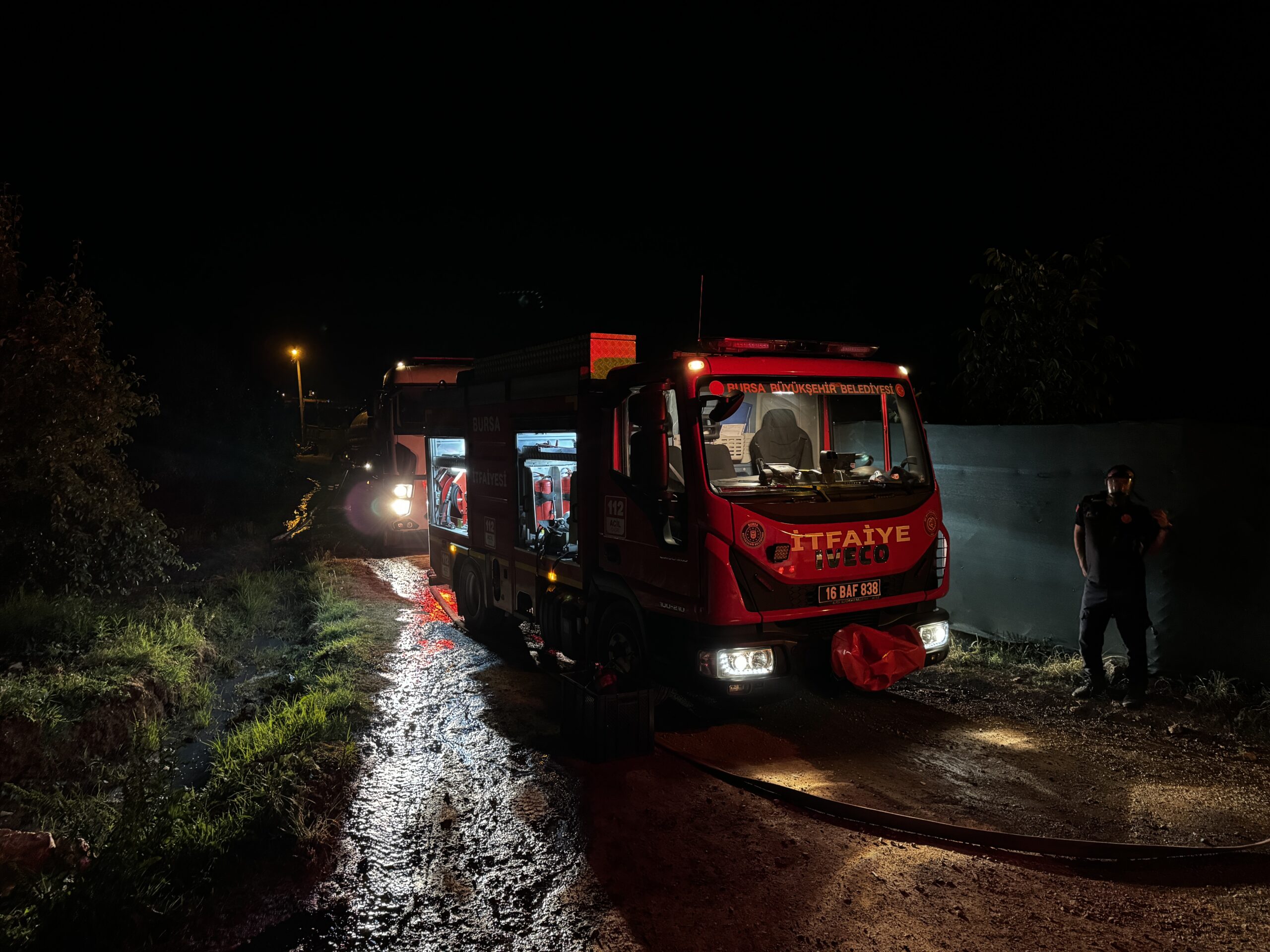 Boya fabrikasında çıkan yangın söndürüldü