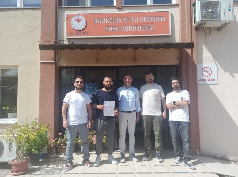 Yasak dönemde balık avlayıp sosyal medyada paylaşan 2 kişiye para cezası