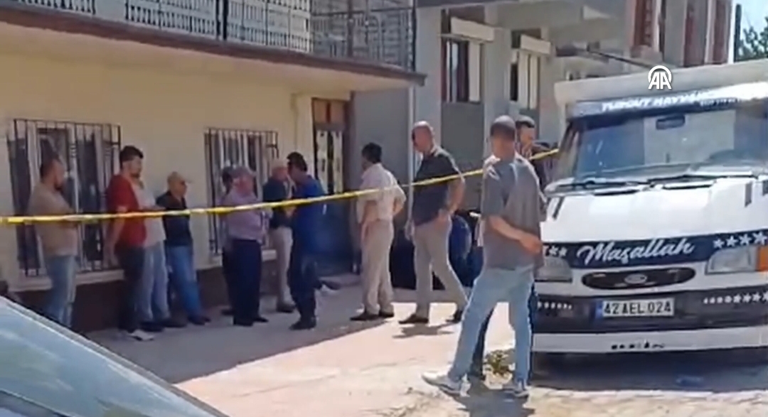 Birlikte yaşadığı kadını tüfekle vurup daha sonra intihar etti