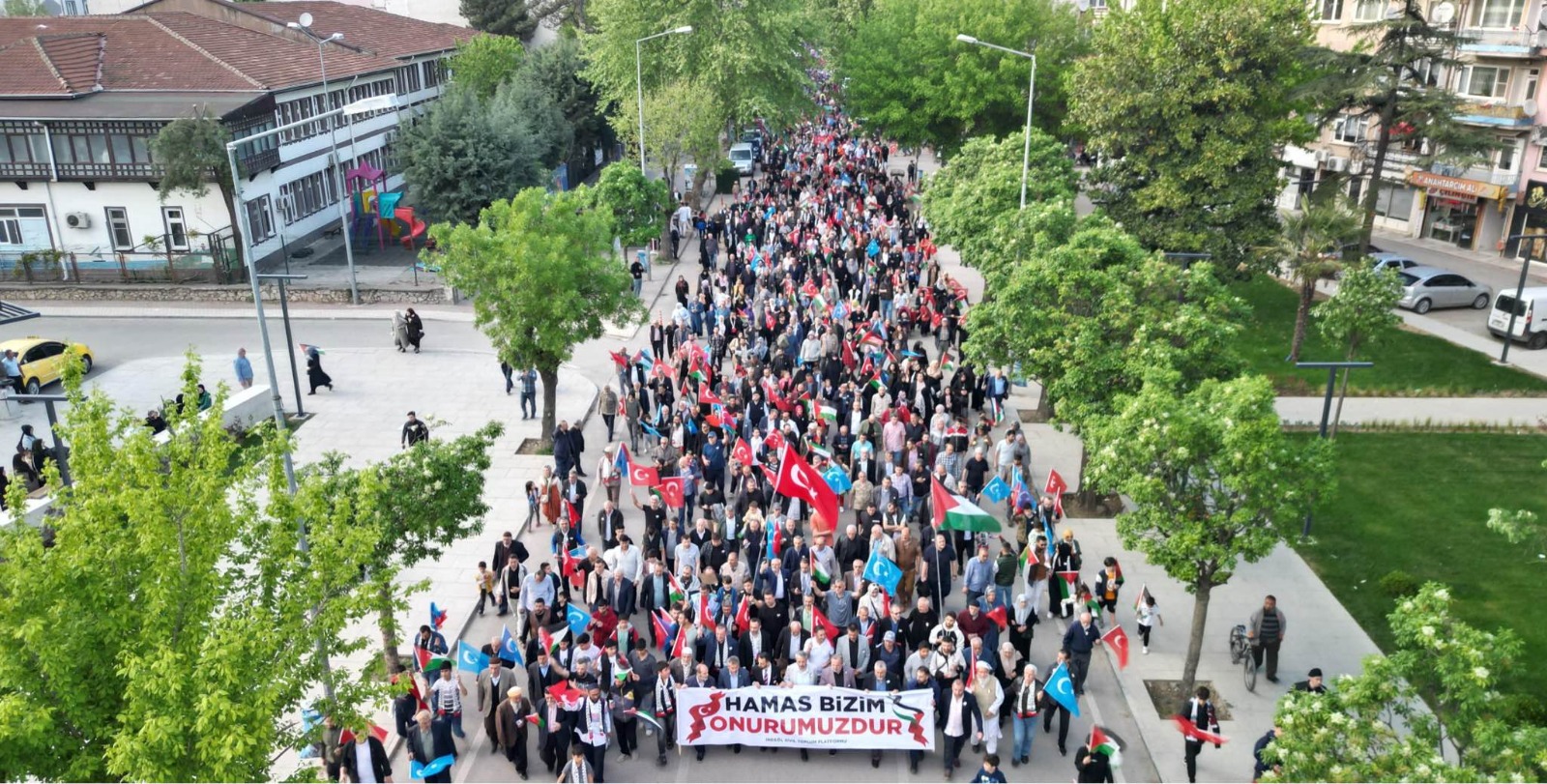 İnegöl Sivil Toplum Platformu insanlığın sesi oluyor