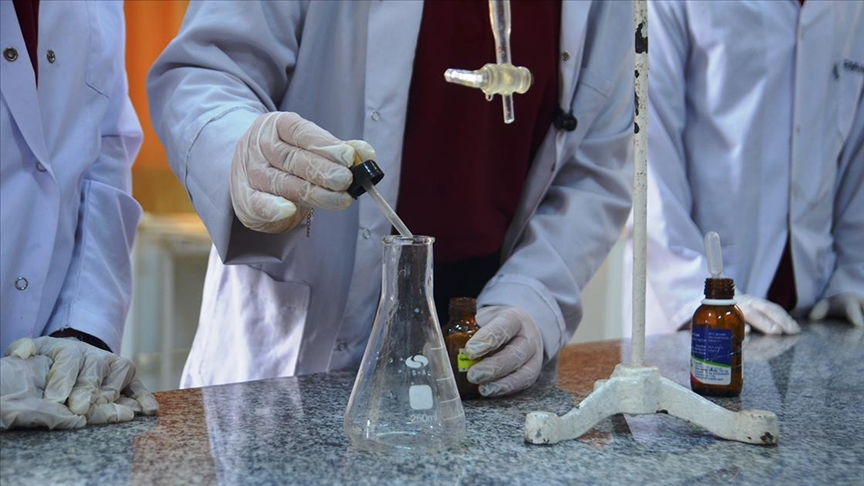 Lise öğrencileri atık yağlardan biyodizel yakıt