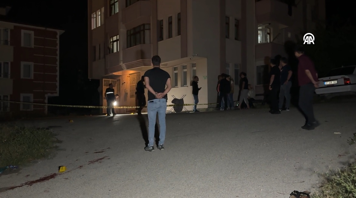 Komşular arasında çıkan silahlı kavgada 3 kişi yaralandı