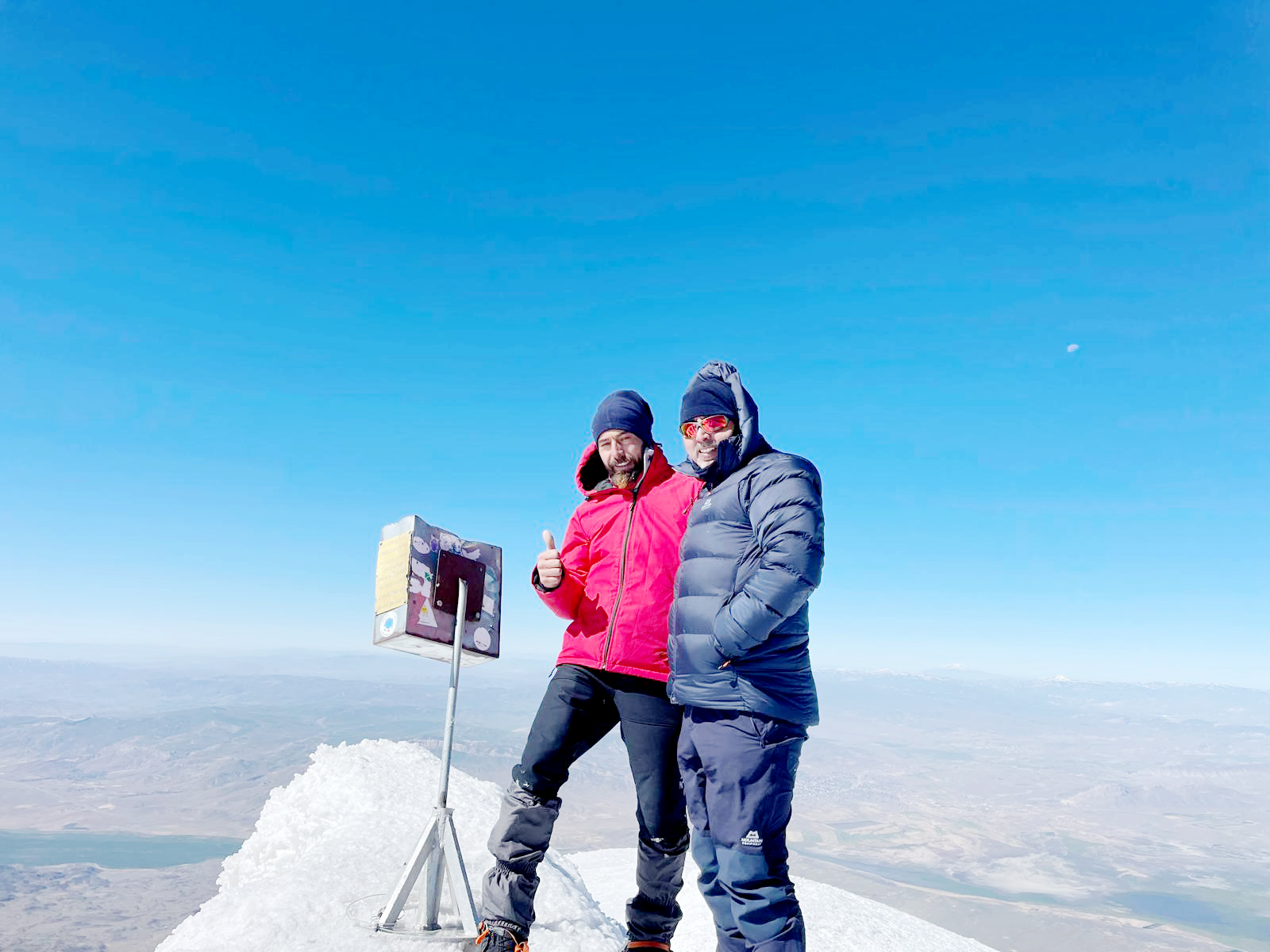 İnegöllü dağcılar, Ağrı Dağı’nın zirvesine ulaştı