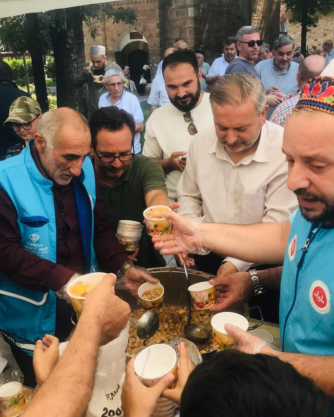 İnegöl İlçe Müftülüğü Aşure İkramı Etkinliği Düzenledi