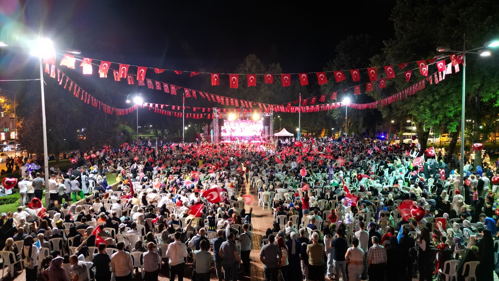 İnegöl’de vatandaşlar yine meydana indi