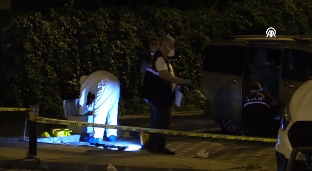 Bir kişi otomobilde ölü bulundu