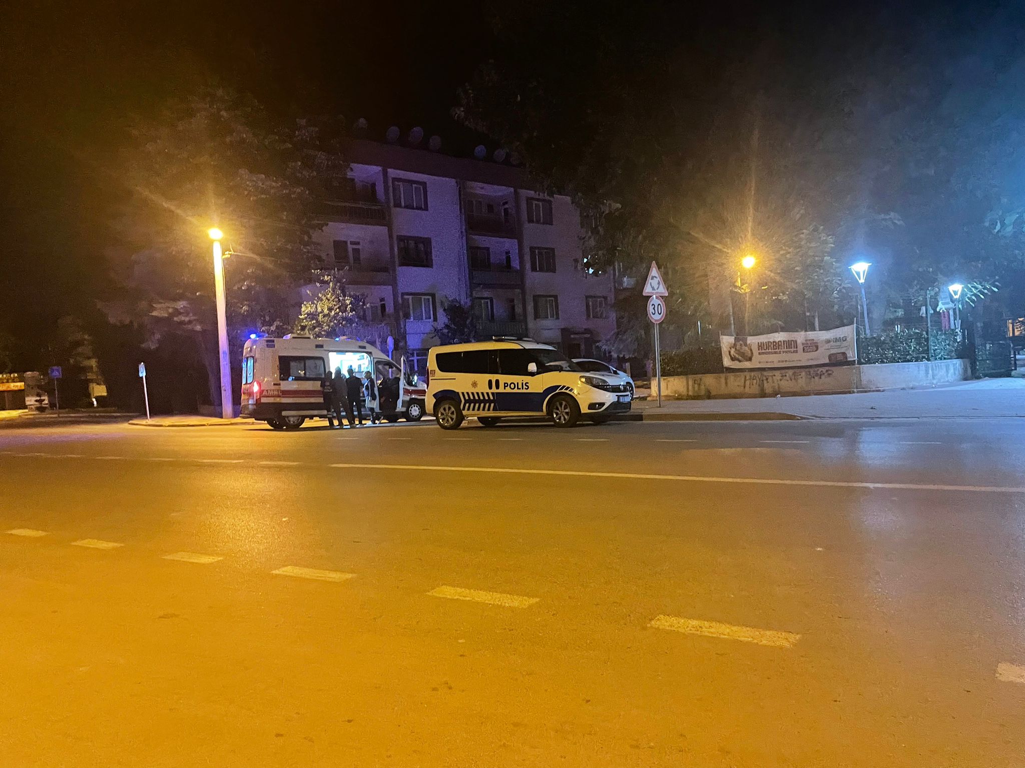 İnegöl’de eşi ile tartışan kadın, kendini seyir halindeki aracın önüne attı