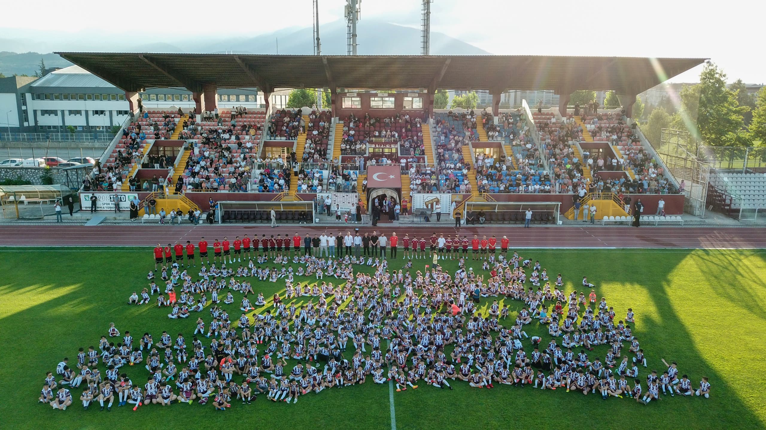 İNEGÖLSPOR YAZ FUTBOL OKULU YOĞUN KATILIM İLE BAŞLADI