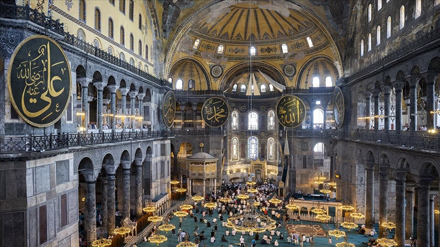 Ayasofya-i Kebir Cami-i Şerifi, ibadete açılışının 4’üncü yıl dönümünde ziyaretçi akınına uğradı