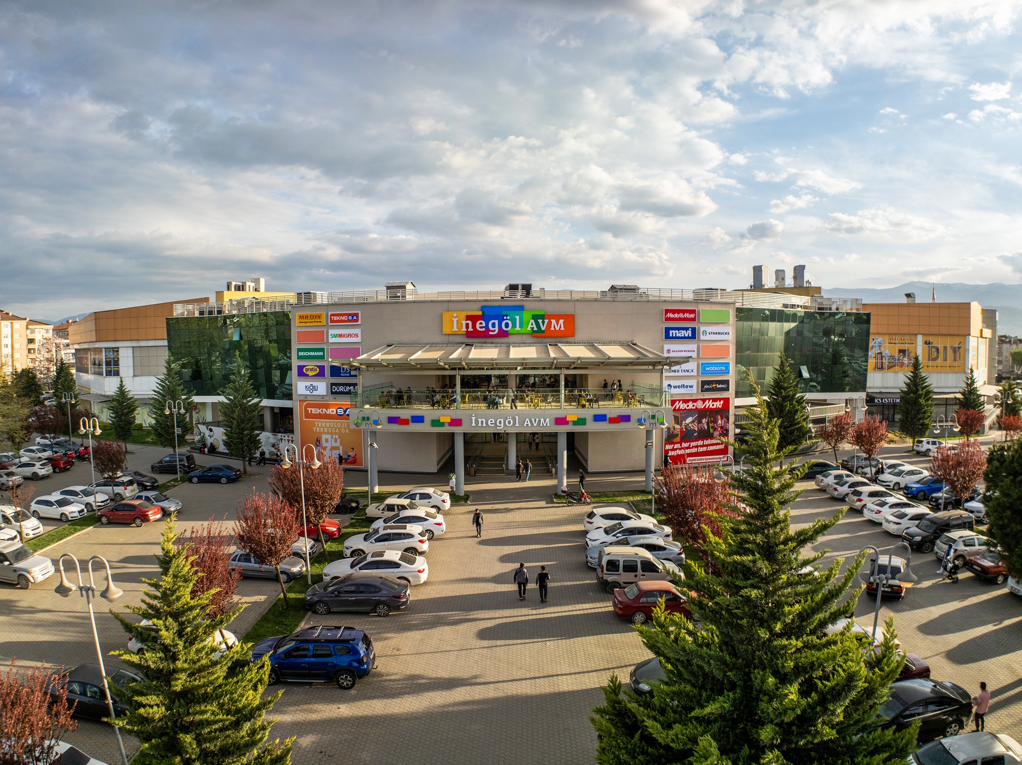 İNEGÖL AVM, AĞUSTOS AYINA DA DOPDOLU GİRİYOR