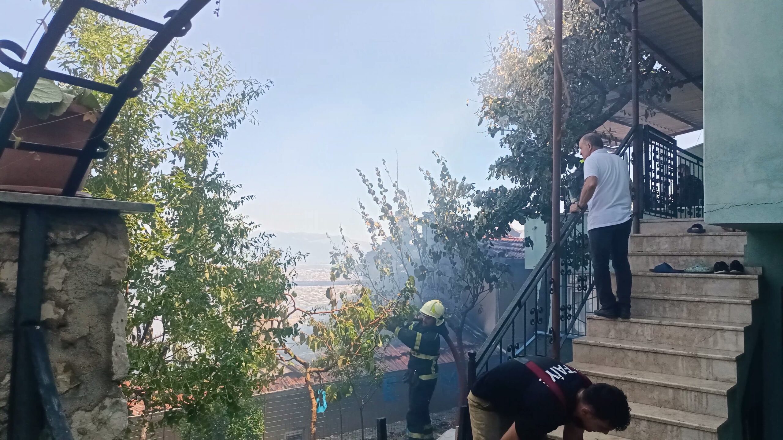 Yangın çıkan müstakil ev kullanılamaz hale geldi