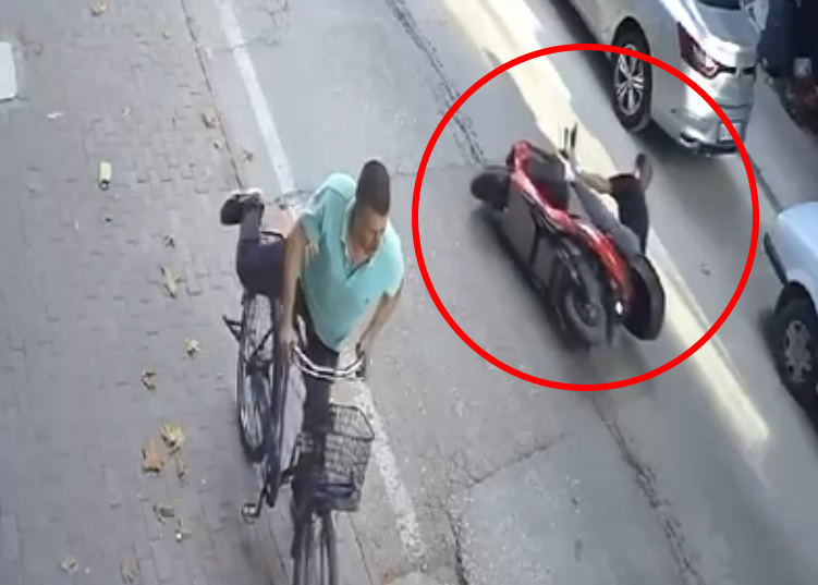 Motosikletten düşen sürücü kamerada