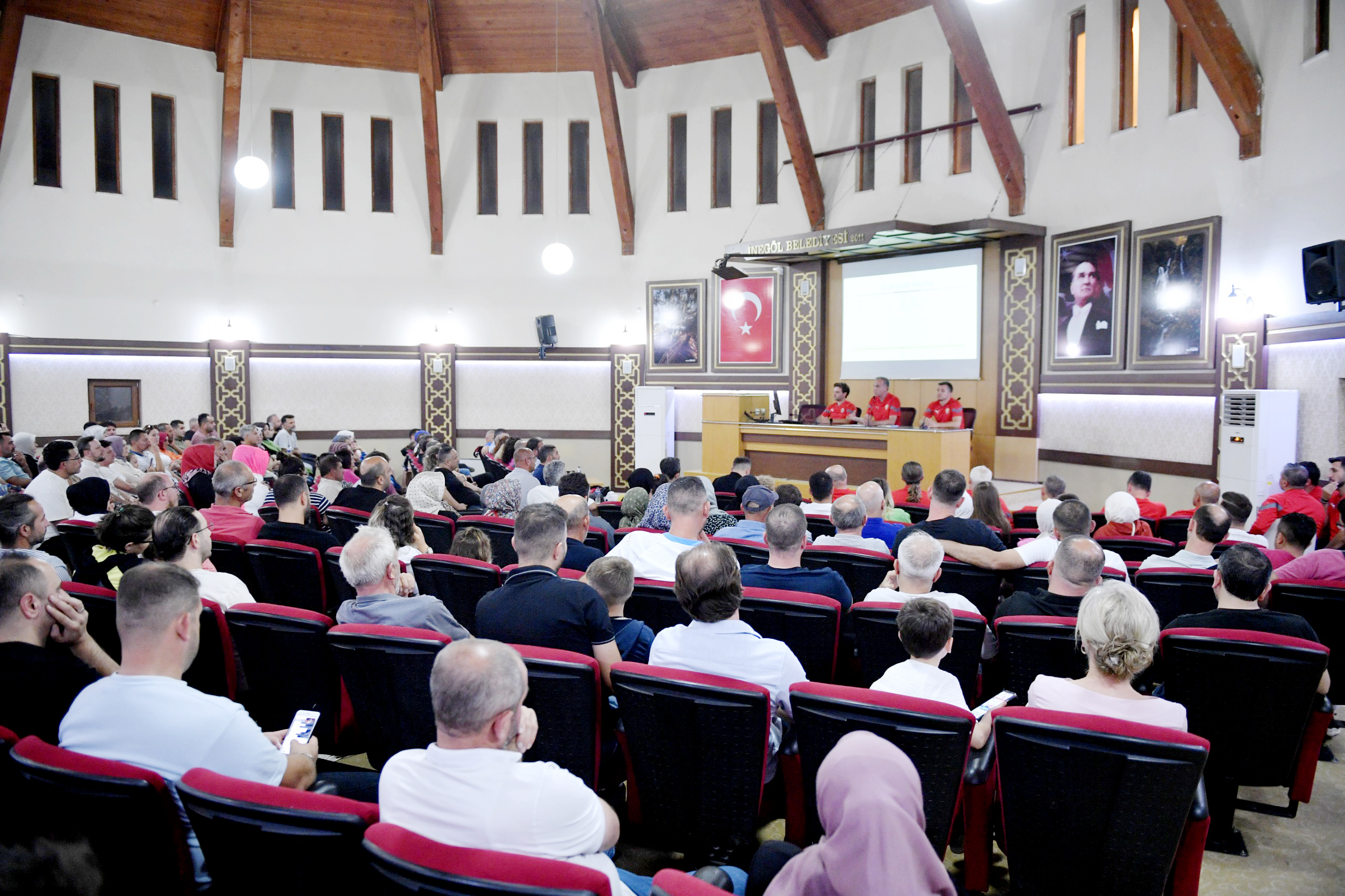 İnegölspor Aile Birliği ilk toplantısını yaptı